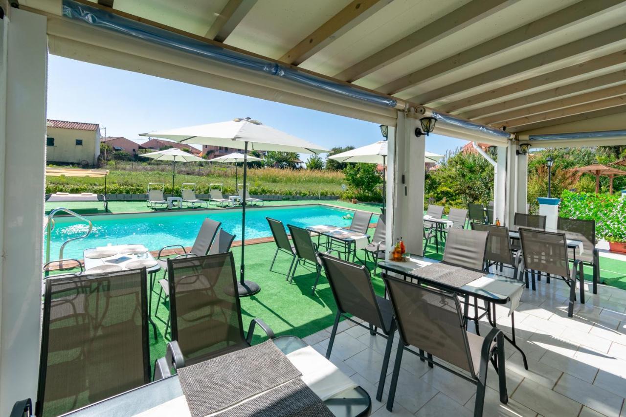 Akis Villa Studios & Apartment With Pool By Hotelius Agios Georgios Pagon Exterior foto