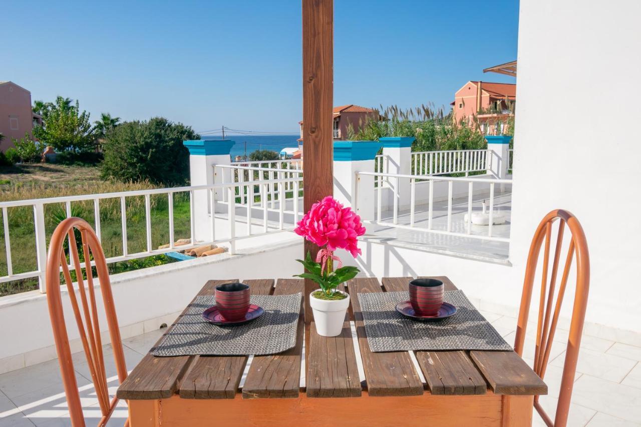 Akis Villa Studios & Apartment With Pool By Hotelius Agios Georgios Pagon Exterior foto