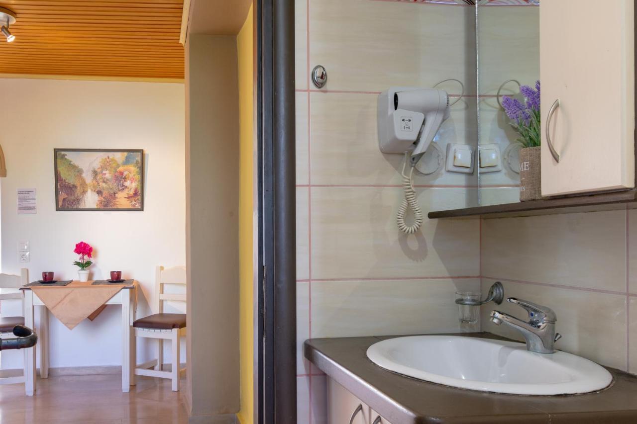 Akis Villa Studios & Apartment With Pool By Hotelius Agios Georgios Pagon Exterior foto